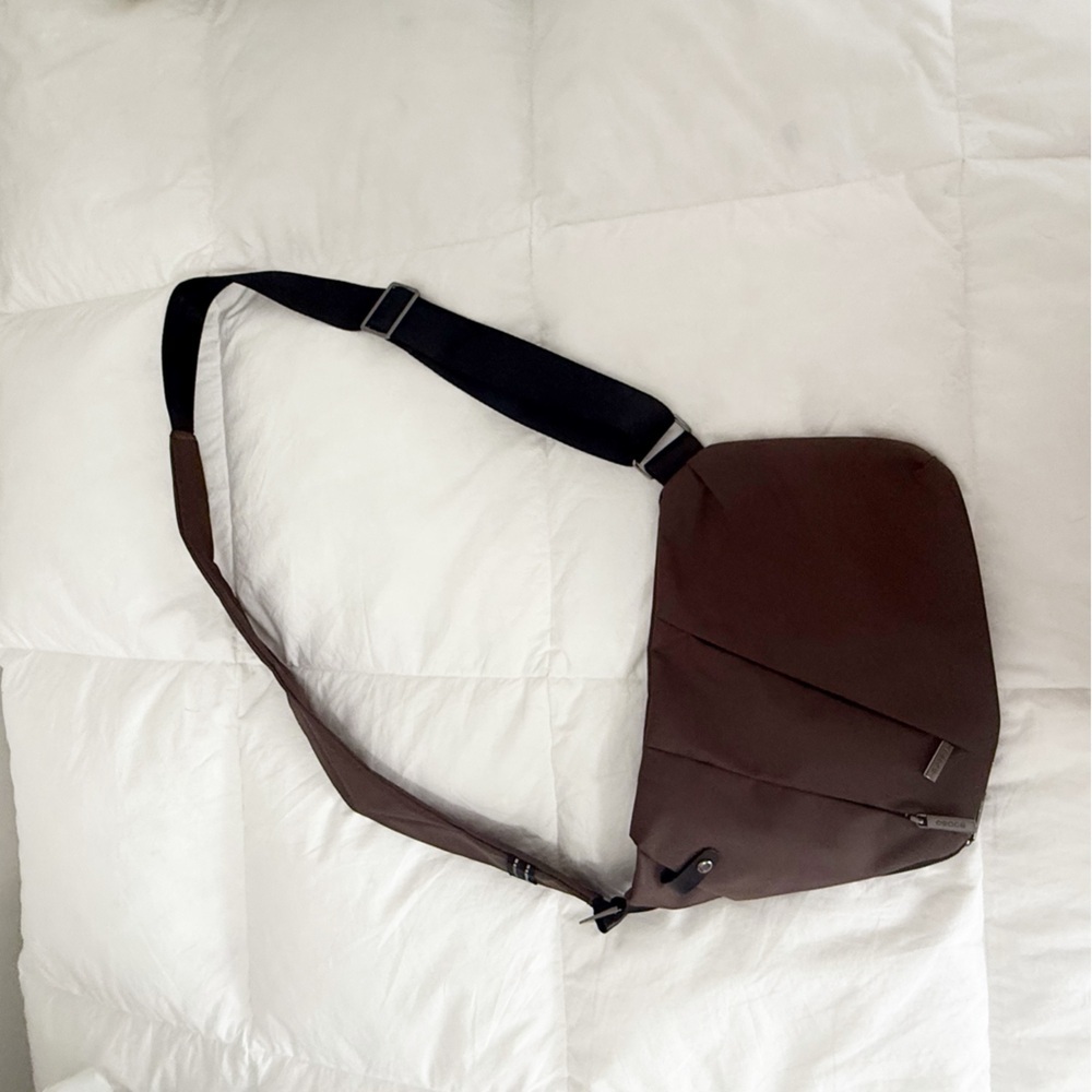 OSOCE Unisex Anti Theft Cross Body Bag 4 Sections Zip Close Adjustable One Size